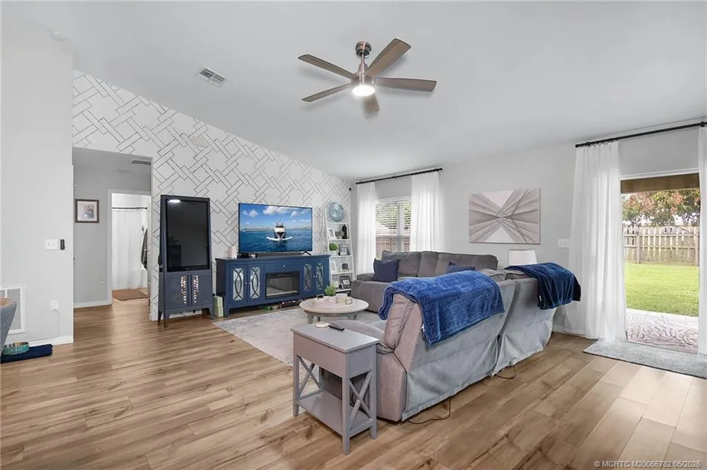 1382 SW Crest Ave, Port St Lucie, FL 34953