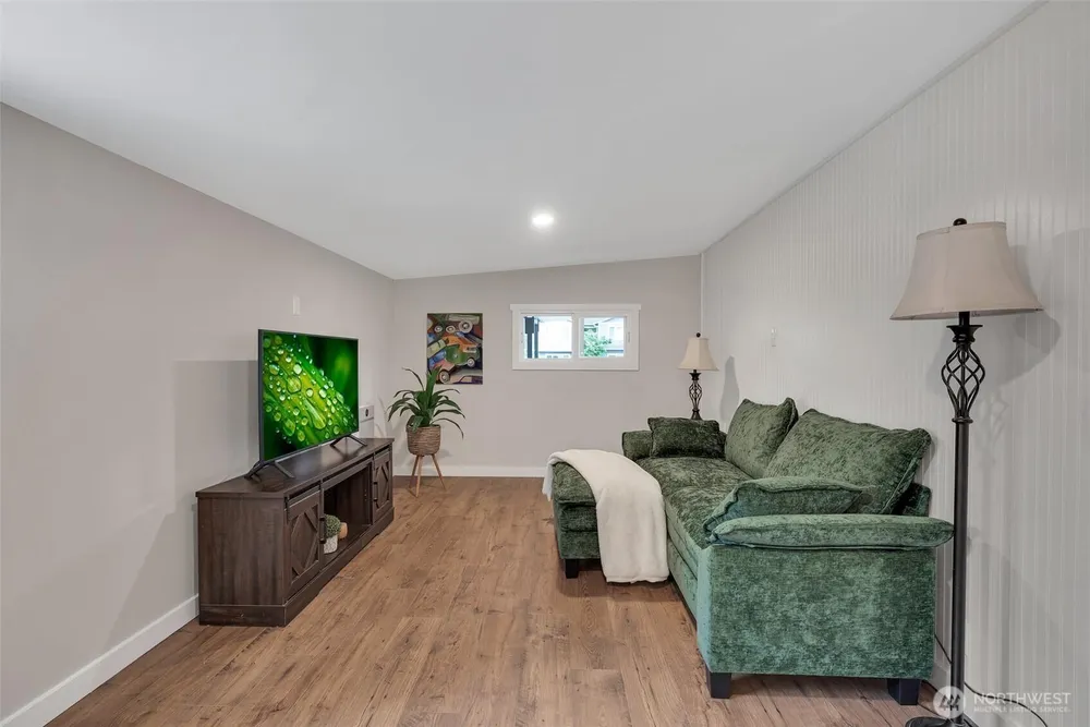 24855 16th Ave S, Des Moines, WA 98198