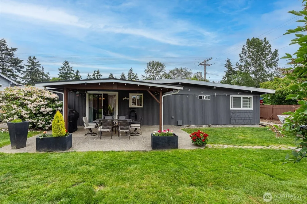 24855 16th Ave S, Des Moines, WA 98198