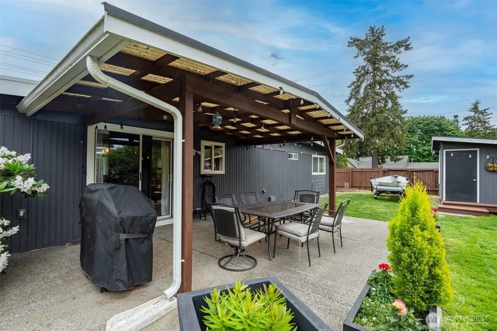 24855 16th Ave S, Des Moines, WA 98198