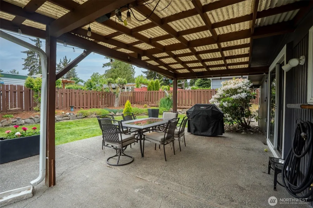 24855 16th Ave S, Des Moines, WA 98198