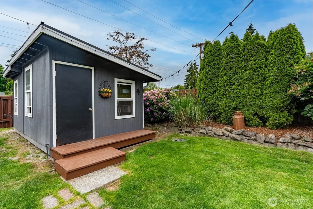 24855 16th Ave S, Des Moines, WA 98198