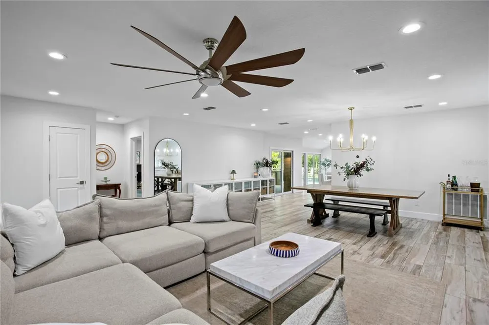 3107 W Watrous Ave, Tampa, FL 33629