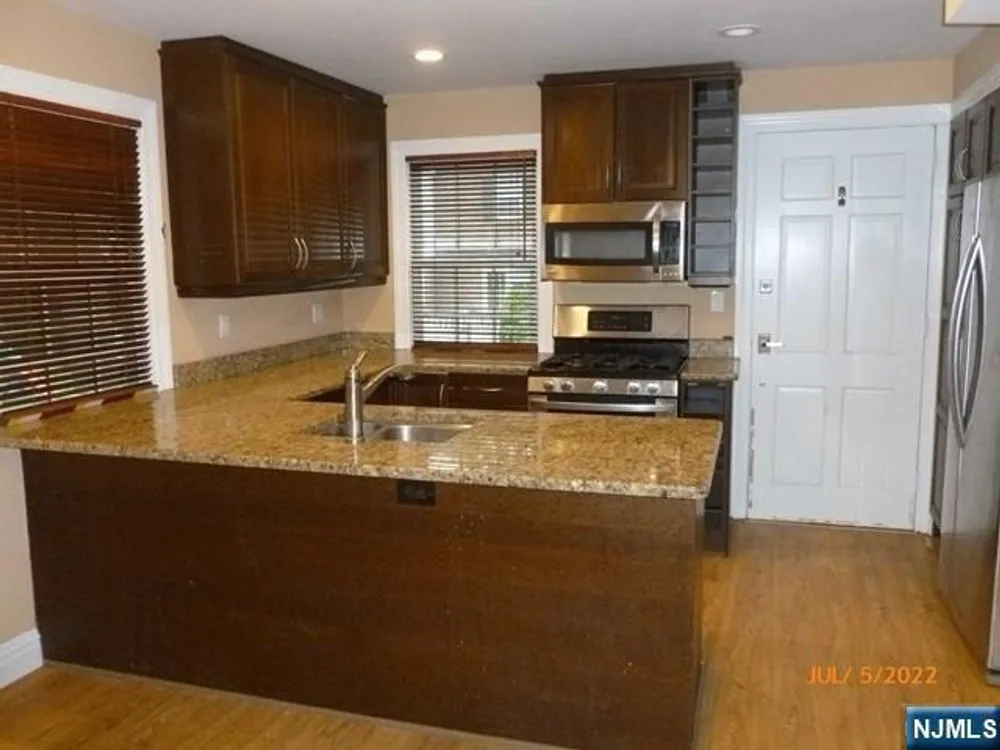 5 Aberdeen Place, Fair Lawn, NJ 07410