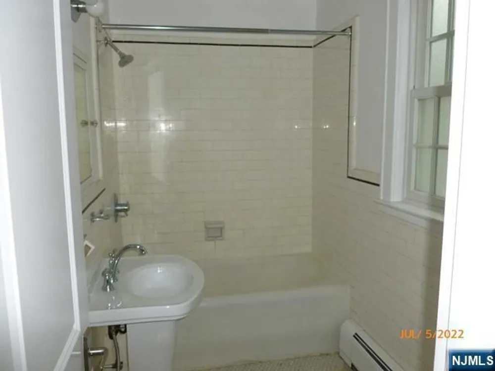 5 Aberdeen Place, Fair Lawn, NJ 07410