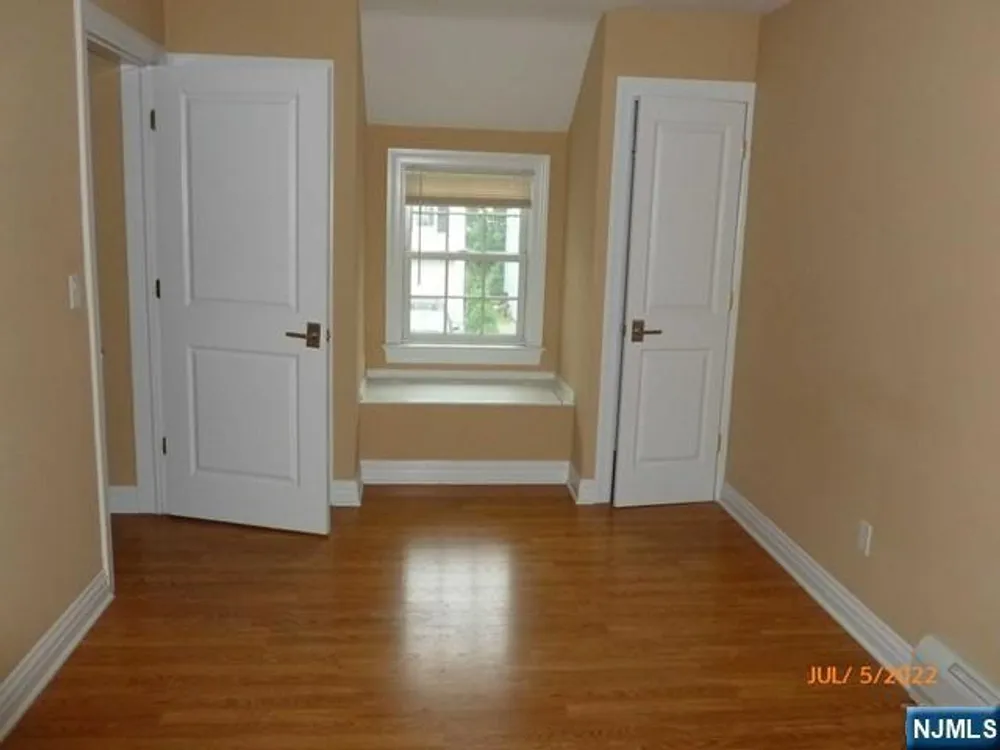 5 Aberdeen Place, Fair Lawn, NJ 07410