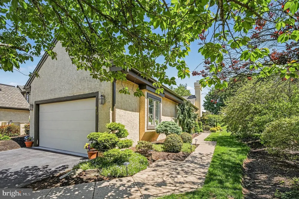 944 Hedgerow Ct, Blue Bell, PA 19422