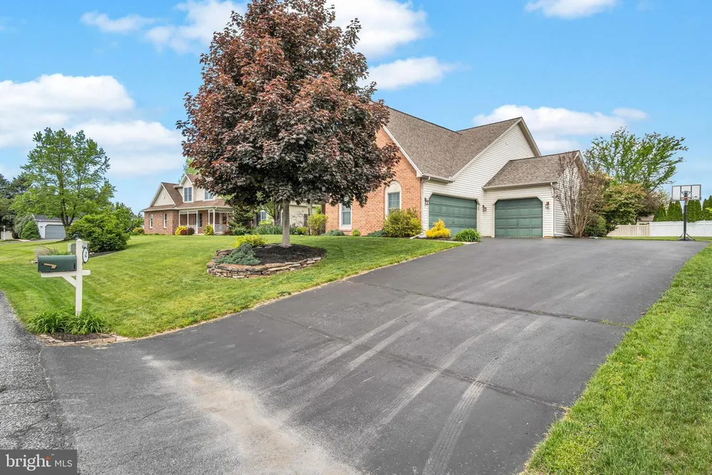38 Mayberry Ln, Mechanicsburg, PA 17050