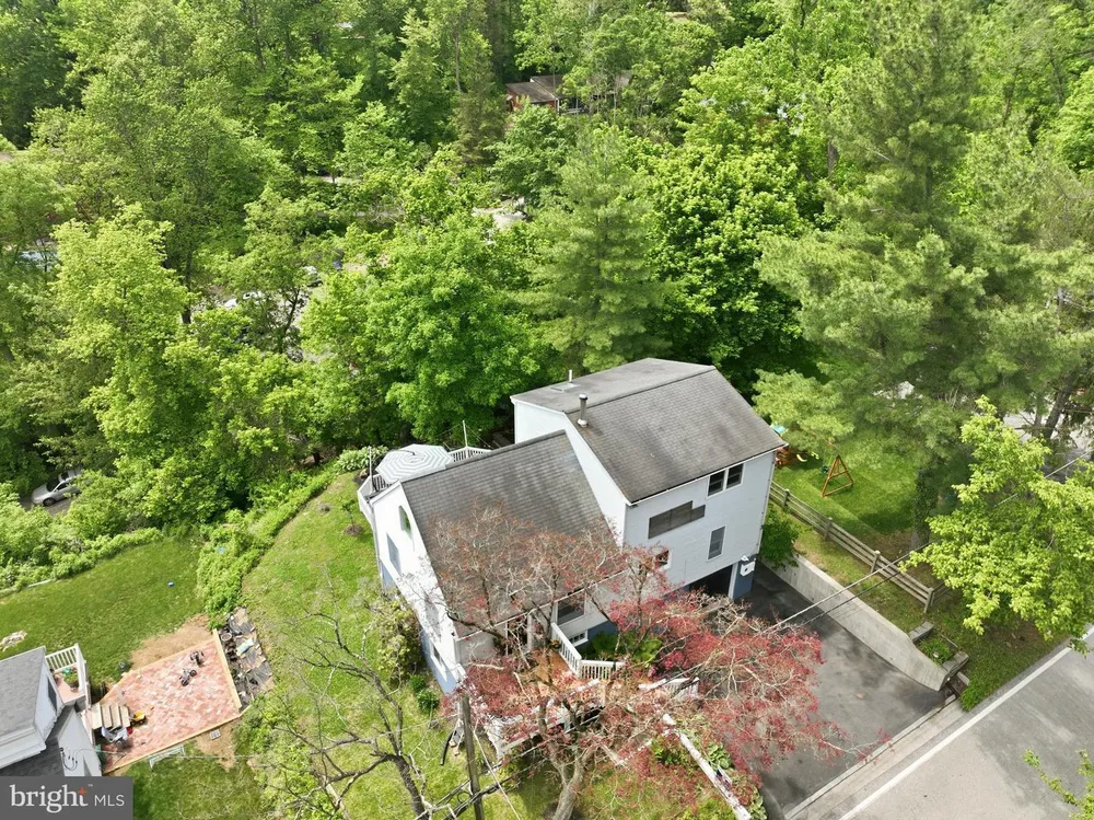 2037 Harts Ln, Conshohocken, PA 19428