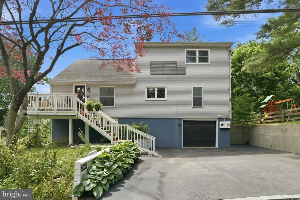 2037 Harts Ln, Conshohocken, PA 19428