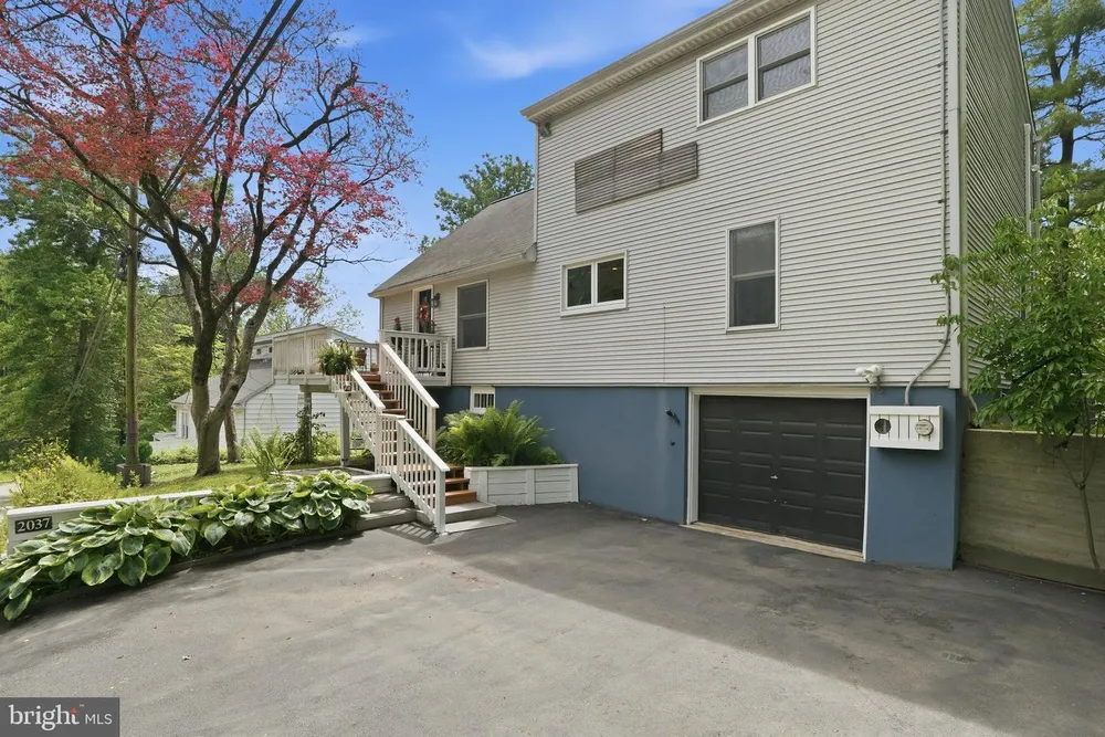 2037 Harts Ln, Conshohocken, PA 19428