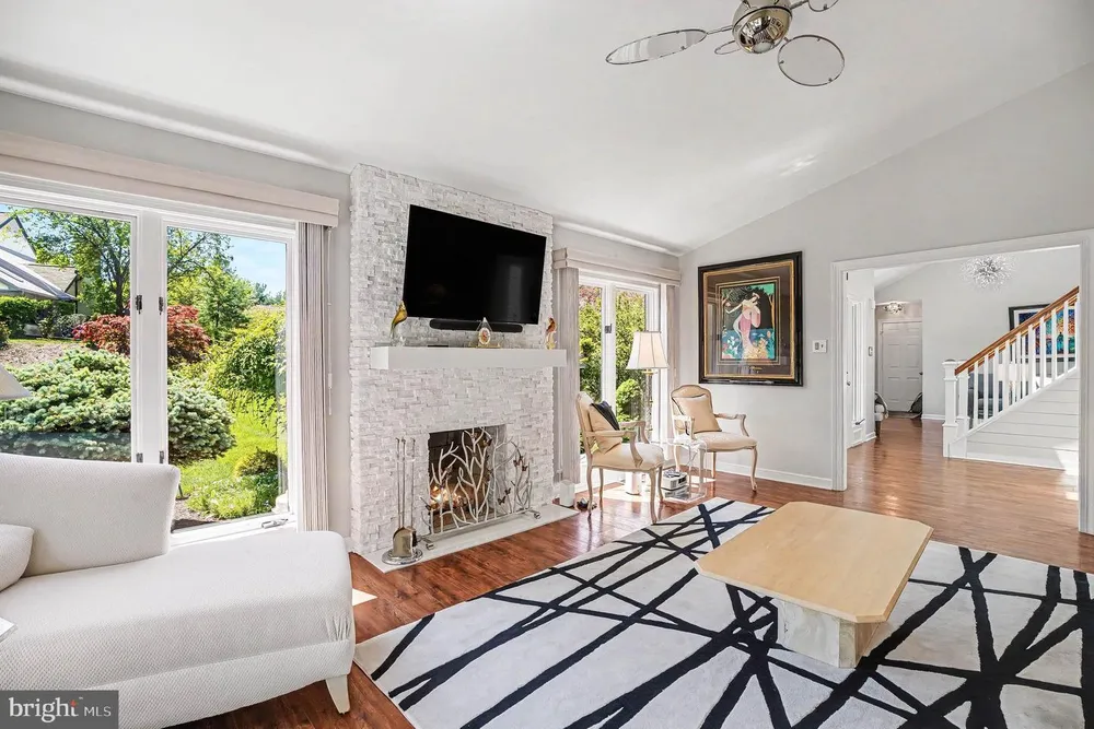 944 Hedgerow Ct, Blue Bell, PA 19422