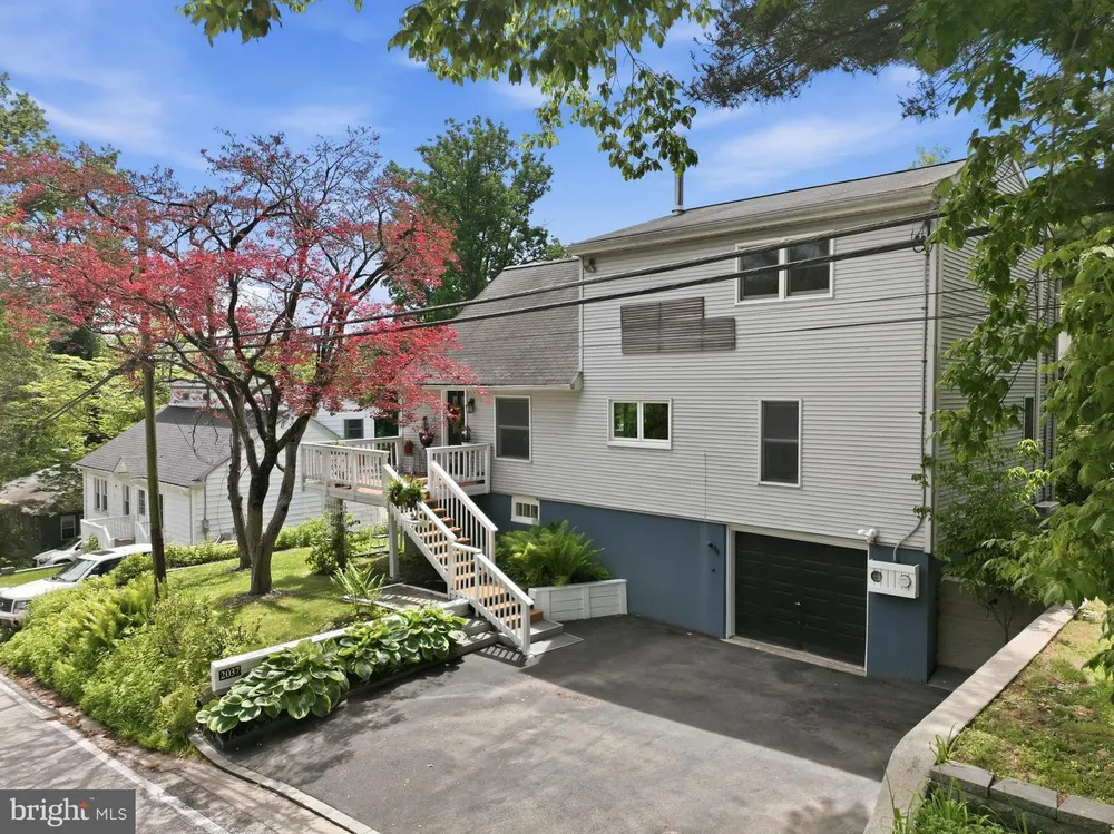 2037 Harts Ln, Conshohocken, PA 19428