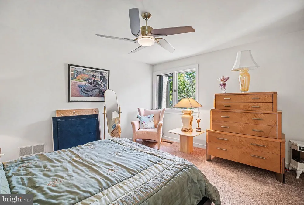 944 Hedgerow Ct, Blue Bell, PA 19422