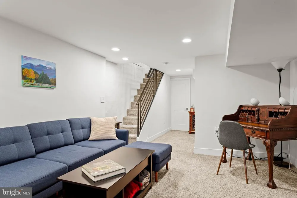 304 W Salaignac St, Philadelphia, PA 19128