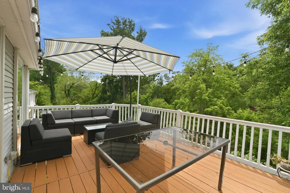 2037 Harts Ln, Conshohocken, PA 19428