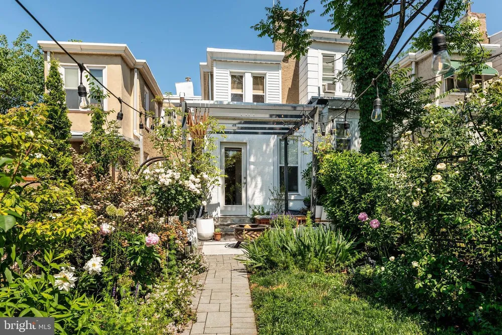 304 W Salaignac St, Philadelphia, PA 19128