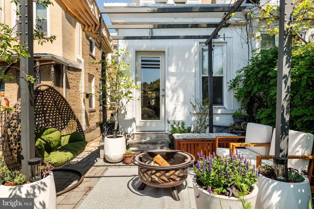 304 W Salaignac St, Philadelphia, PA 19128