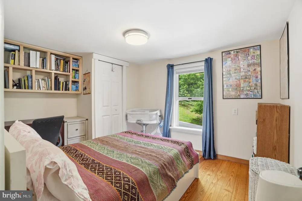2037 Harts Ln, Conshohocken, PA 19428