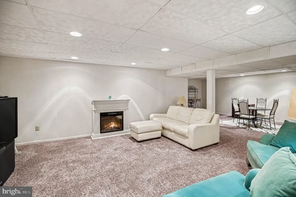 944 Hedgerow Ct, Blue Bell, PA 19422
