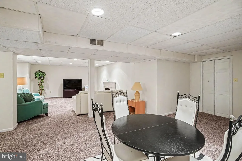 944 Hedgerow Ct, Blue Bell, PA 19422