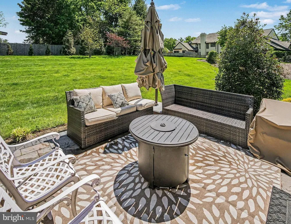 944 Hedgerow Ct, Blue Bell, PA 19422