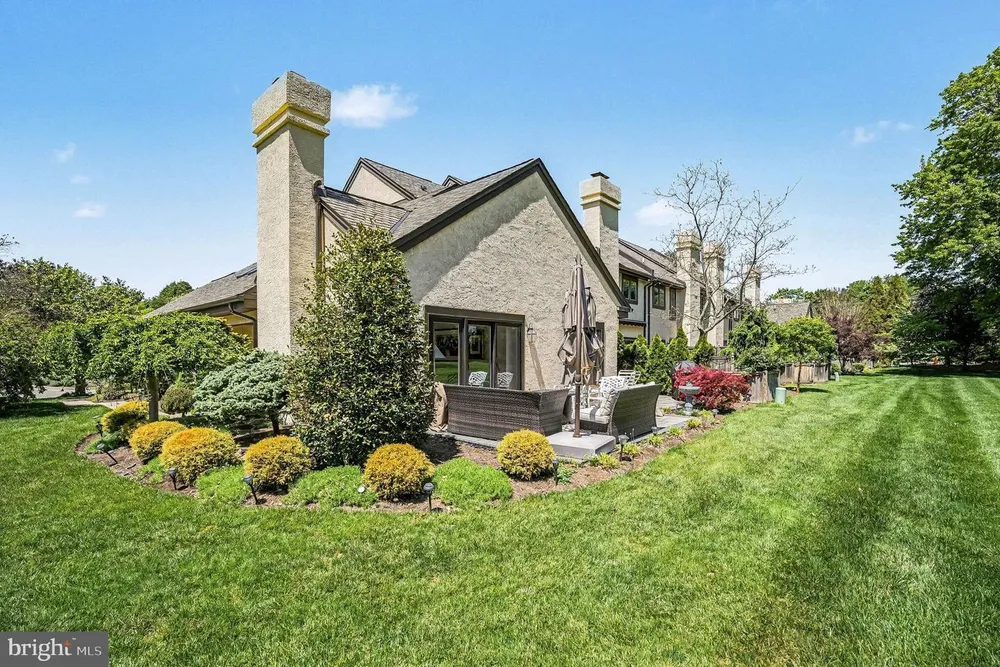 944 Hedgerow Ct, Blue Bell, PA 19422