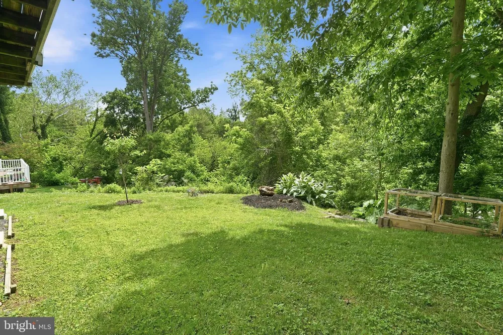 2037 Harts Ln, Conshohocken, PA 19428