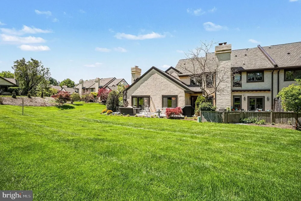 944 Hedgerow Ct, Blue Bell, PA 19422