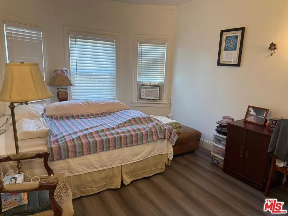 1406 2nd Ave, Mid-City, CA 90019