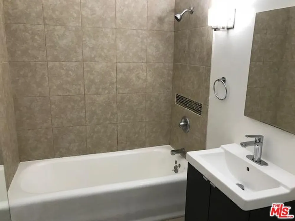 1406 2nd Ave, Mid-City, CA 90019