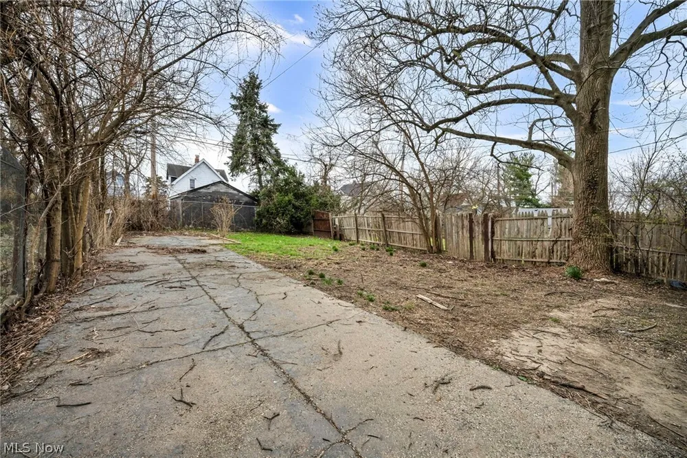 7914 Dorver Ave, Cleveland, OH 44105