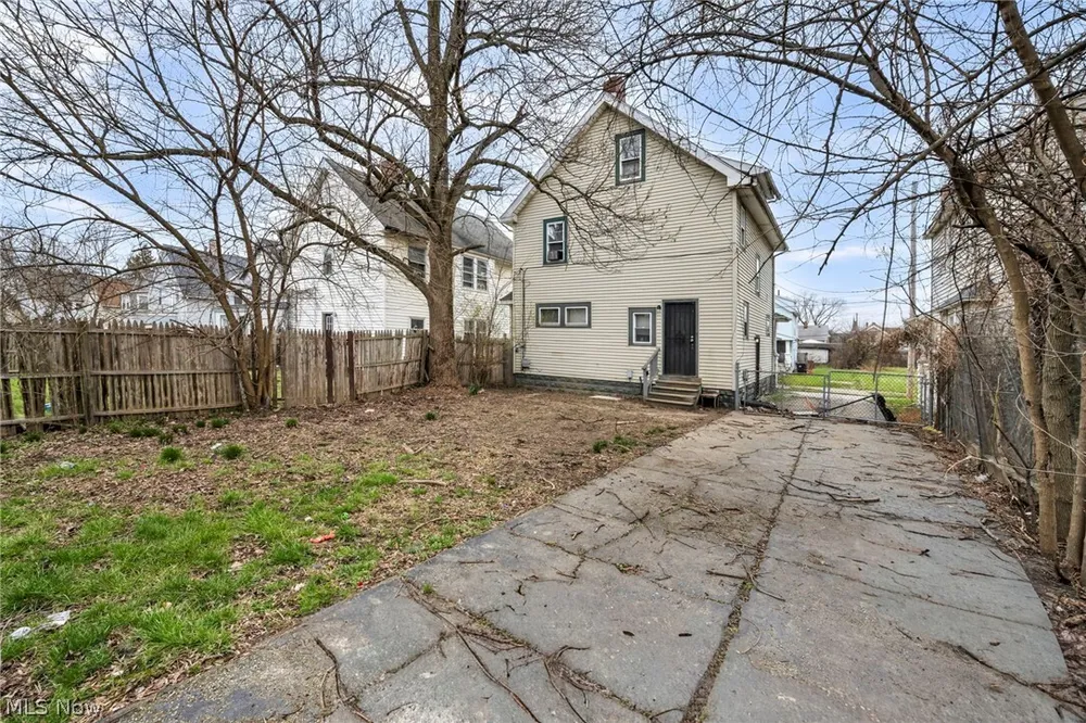 7914 Dorver Ave, Cleveland, OH 44105