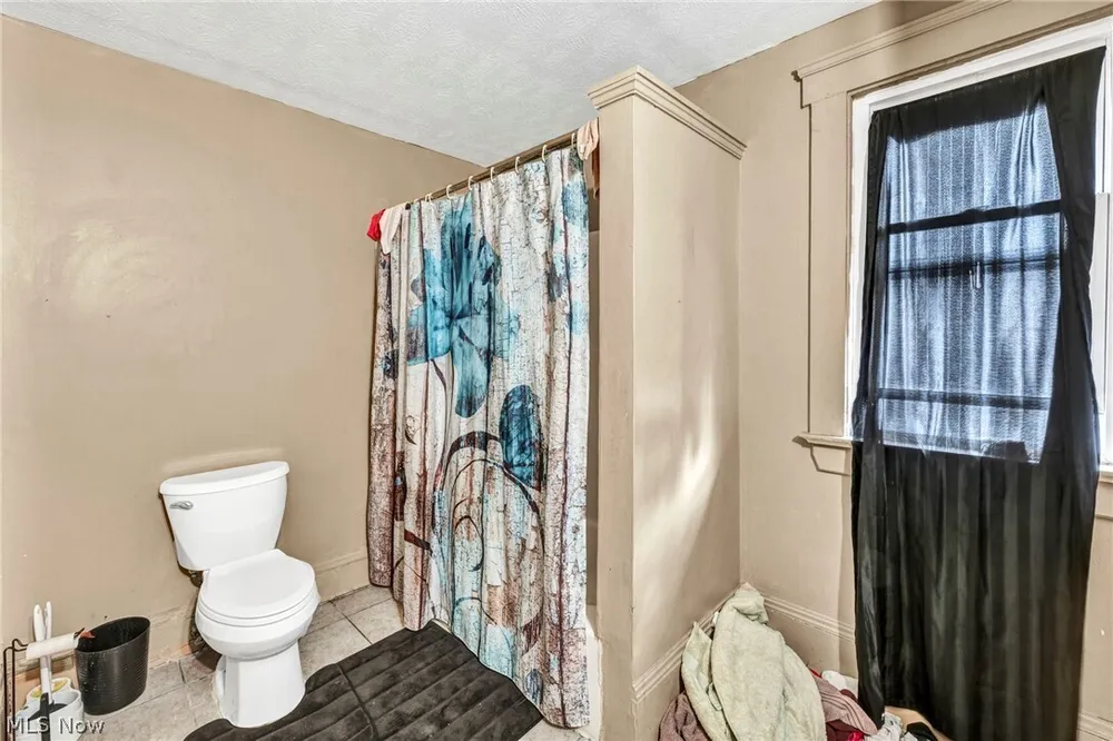 7914 Dorver Ave, Cleveland, OH 44105