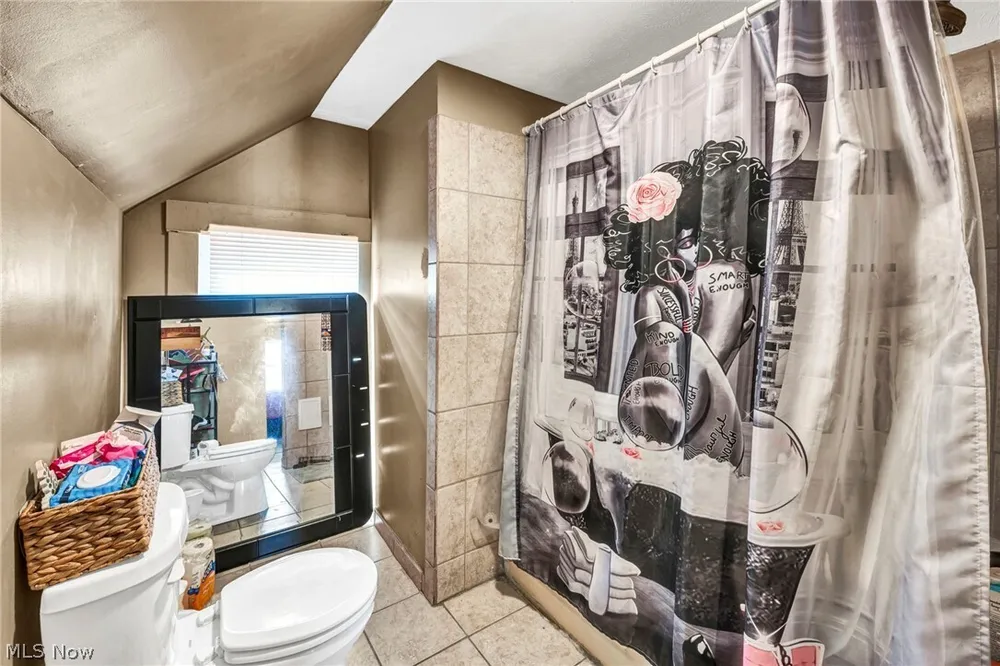7914 Dorver Ave, Cleveland, OH 44105