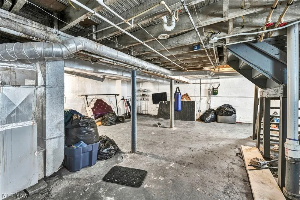 7914 Dorver Ave, Cleveland, OH 44105