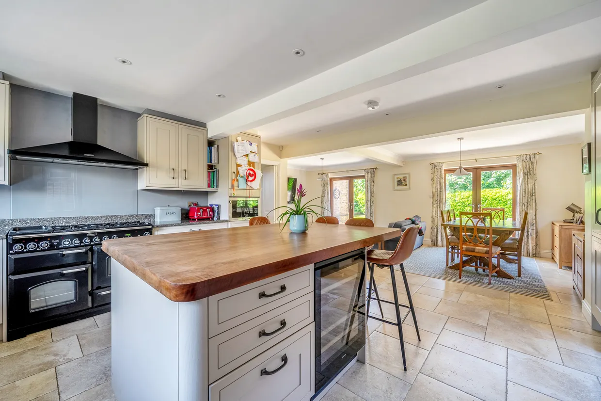Shoppenhangers Road, Maidenhead, SL6 photo 2