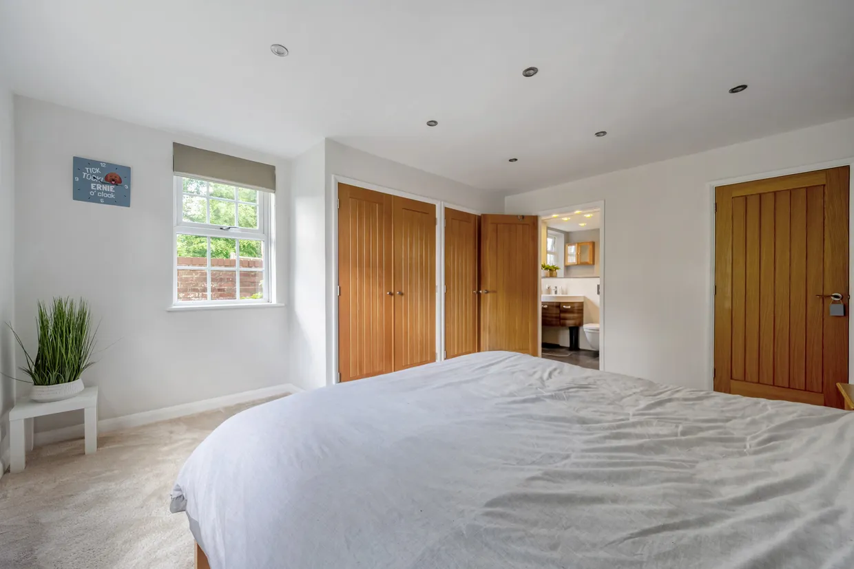 Hillside Road, Penn, HP10 photo 12