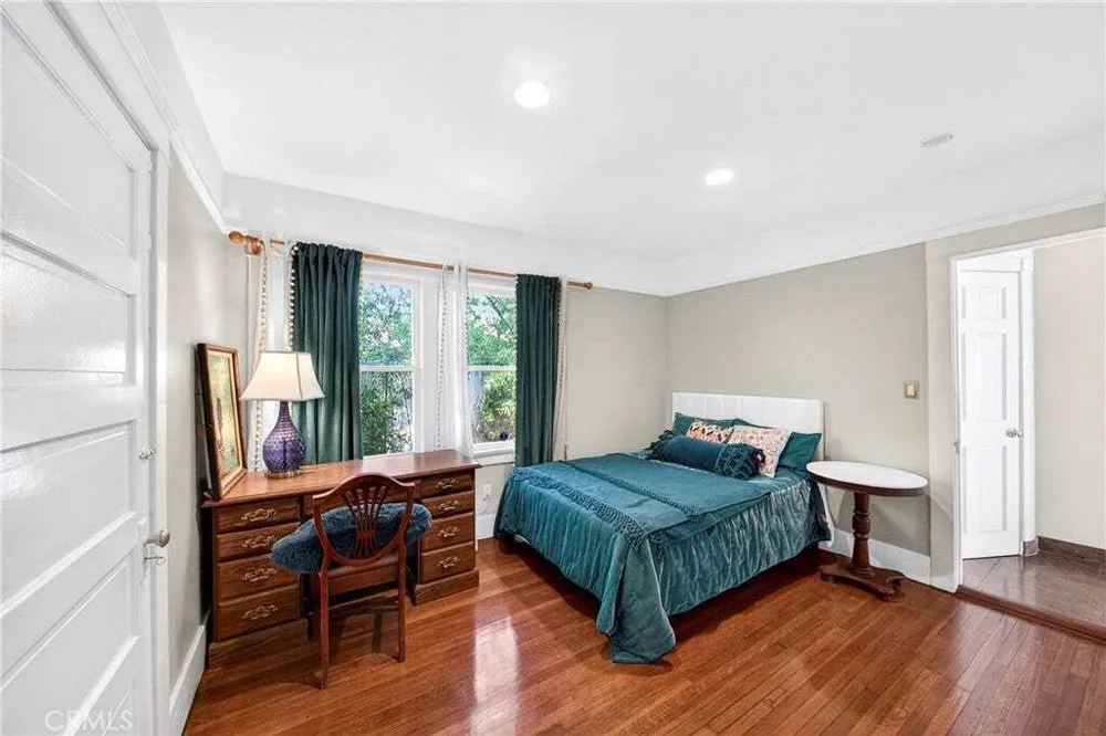 790 N El Molino Ave, Pasadena, CA 91104