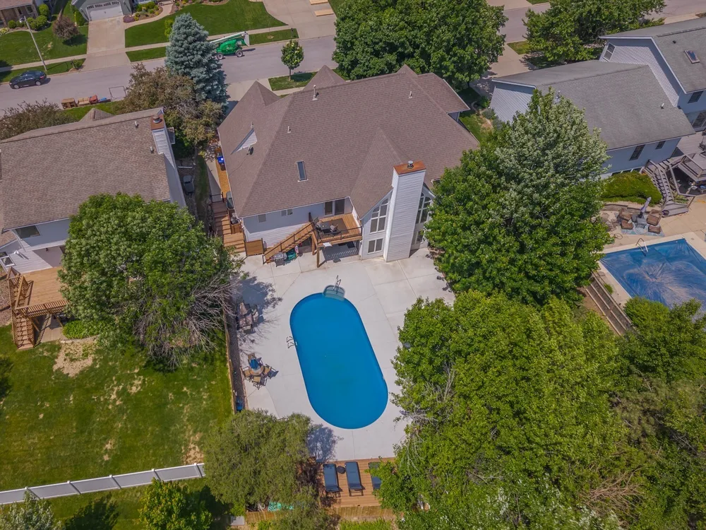 9 RED STONE COURT, Bloomington, IL 61704