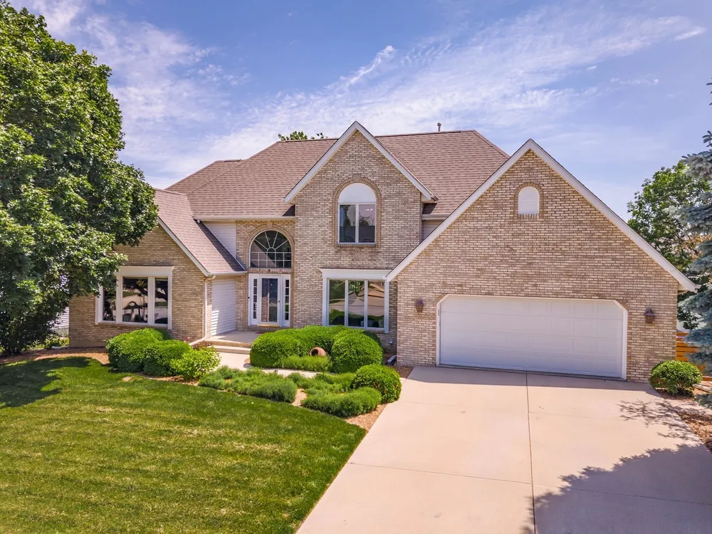 9 RED STONE COURT, Bloomington, IL 61704