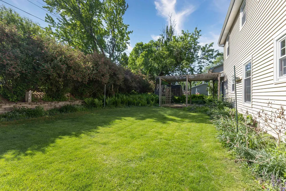 1740 N Eugene St, Appleton, WI 54914