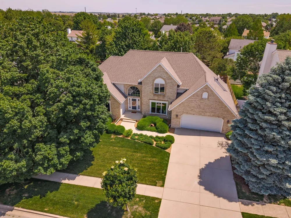 9 RED STONE COURT, Bloomington, IL 61704
