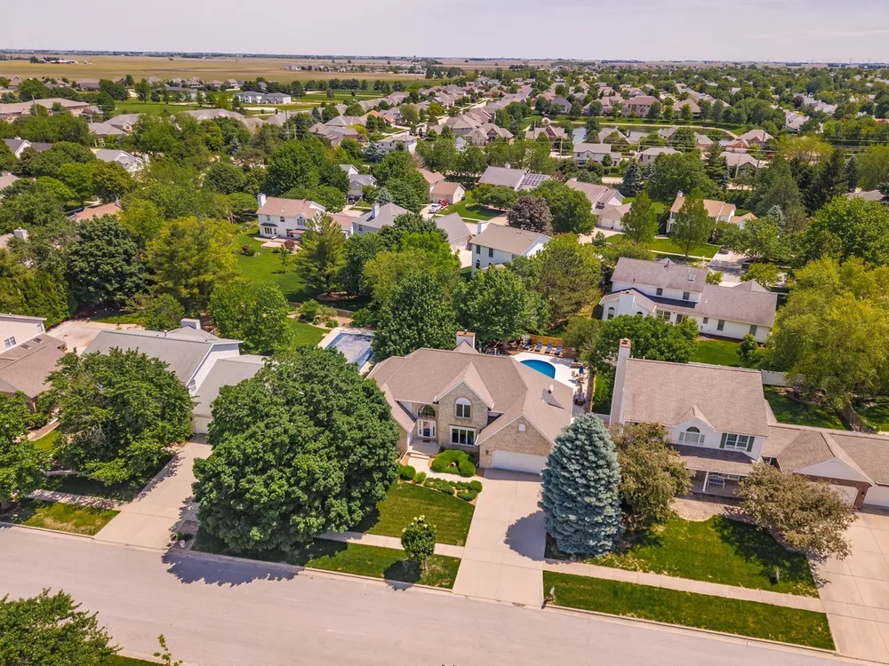 9 RED STONE COURT, Bloomington, IL 61704