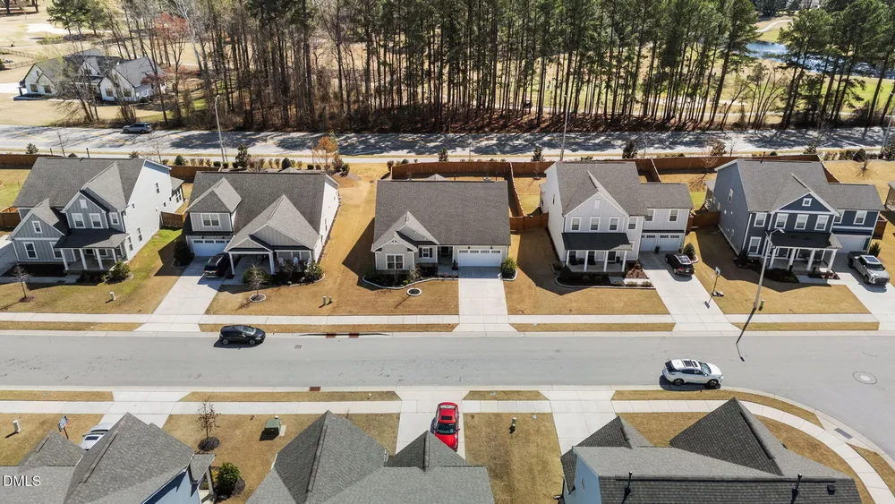 3735 Autumn Creek Dr, Fuquay-Varina, NC 27526