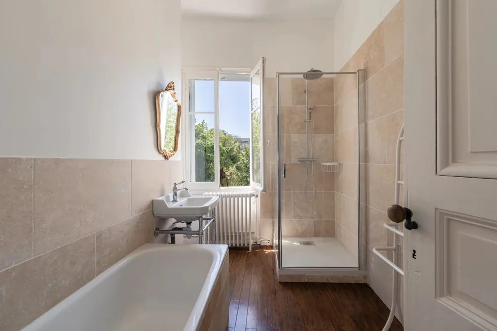 Bordeaux, 33000, France