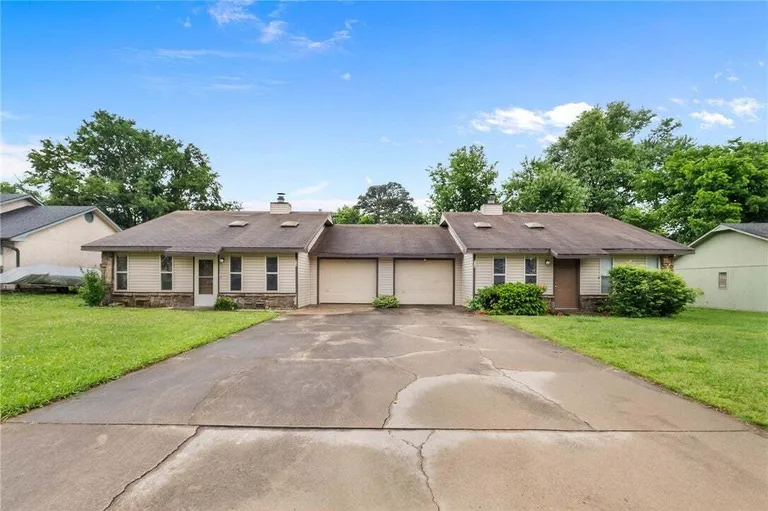 N Century Dr, Rogers, AR 72756