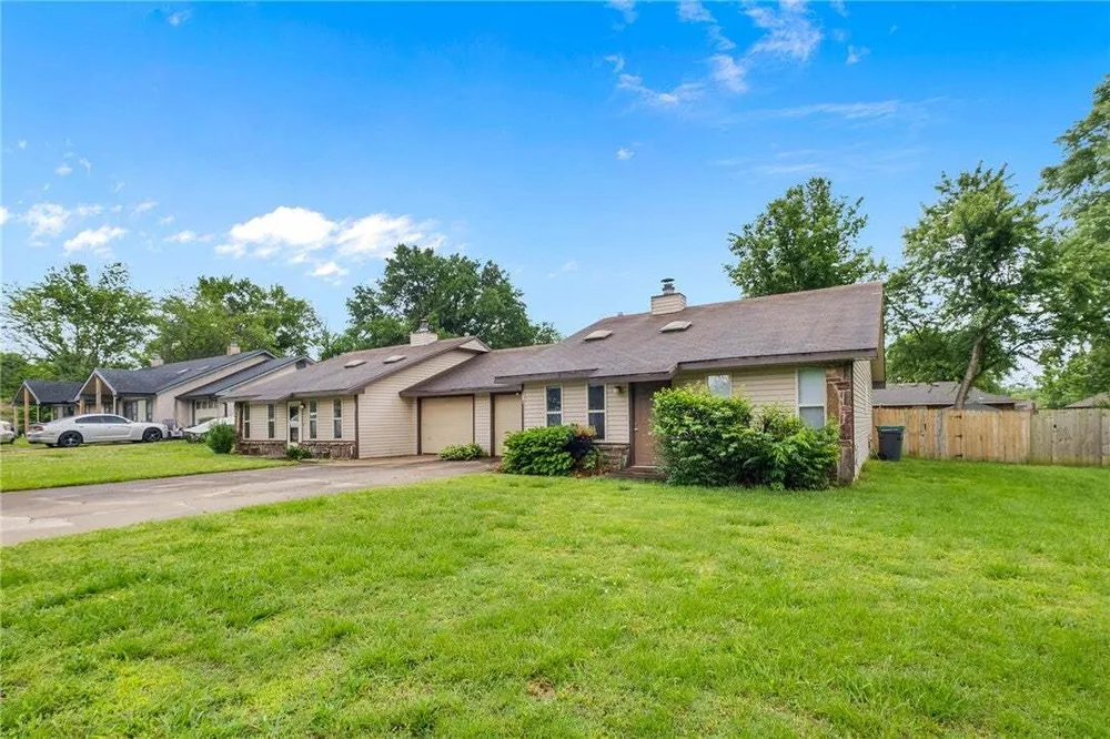 N Century Dr, Rogers, AR 72756