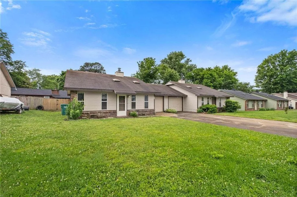 N Century Dr, Rogers, AR 72756