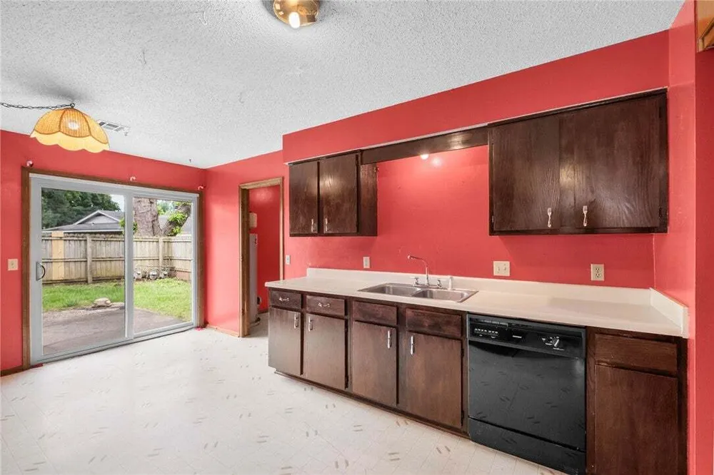 N Century Dr, Rogers, AR 72756